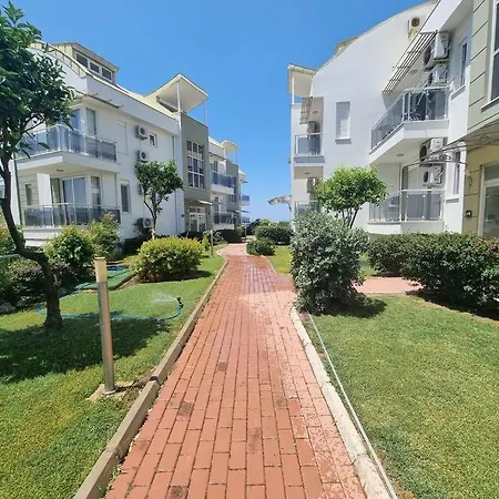 Scenic Sea View 500m To Beach Apartment
