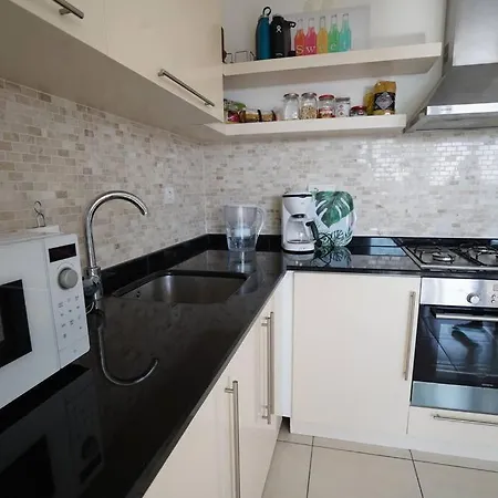 Scenic Sea View 500m To Beach Apartment *